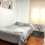 Residencial Leyra, Piso Céntrico De 6 Habitaciones, 8 Camas