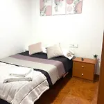 Residencial Leyra, Piso Céntrico De 6 Habitaciones, 8 Camas *