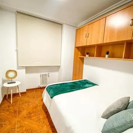 Apartmán Residencial Leyra, Piso Centrico De 6 Habitaciones, 8 Camas *