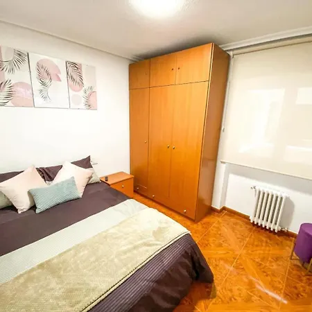 Apartmán Residencial Leyra, Piso Centrico De 6 Habitaciones, 8 Camas *