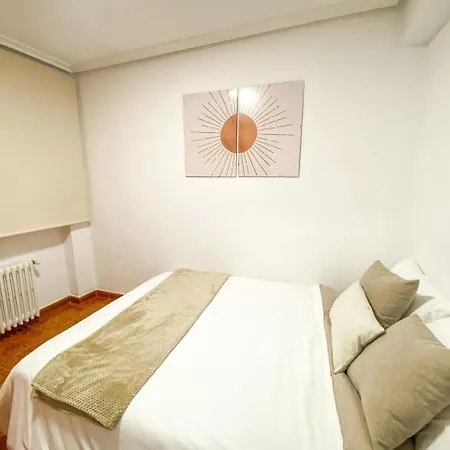 Apartmán Residencial Leyra, Piso Centrico De 6 Habitaciones, 8 Camas *