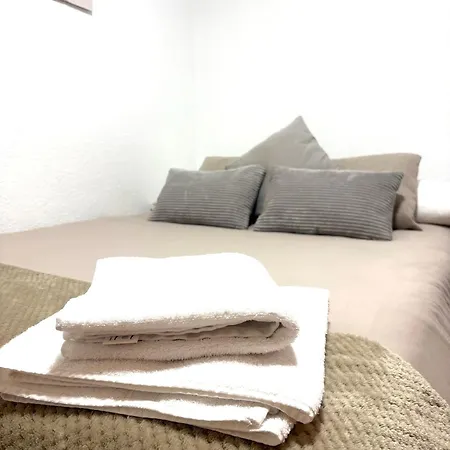 Residencial Leyra, Piso Centrico De 6 Habitaciones, 8 Camas * Salamanka