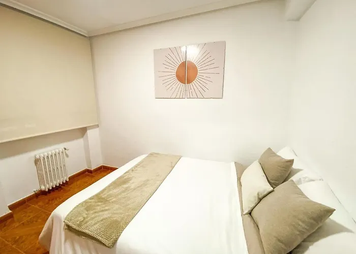 Lejlighed Residencial Leyra, Piso Centrico De 6 Habitaciones, 8 Camas *